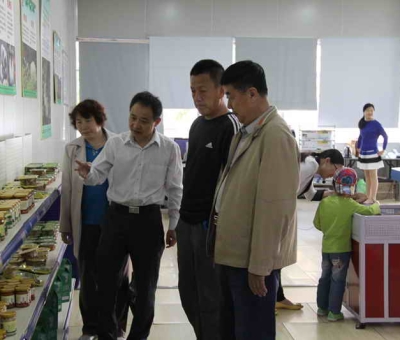 國家食藥用菌技術創(chuàng)新戰(zhàn)略聯(lián)盟副秘書長劉喜杰一行蒞臨仙客來考察