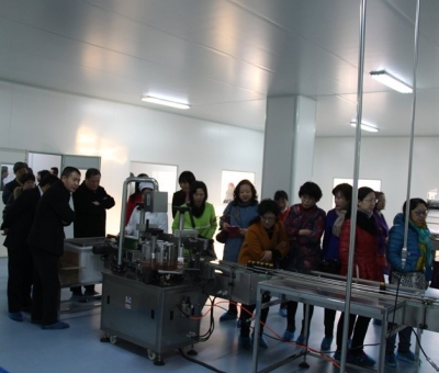 省農(nóng)業(yè)廳副廳長程關(guān)懷、工會主席鄧付生一行蒞臨仙客來公司考察