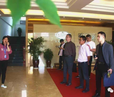 “堅扶實業(yè)，造福人民”推動食用菌產(chǎn)業(yè)升級！省發(fā)改委商價管理處領(lǐng)導(dǎo)蒞臨仙客來靈芝調(diào)研。