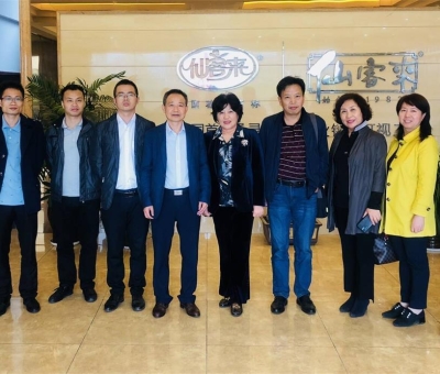 支持少數(shù)民族企業(yè)發(fā)展！延邊大學(xué)草仙藥業(yè)有限公司董事長(zhǎng)李英姬蒞臨江西仙客來(lái)公司進(jìn)行合作交流