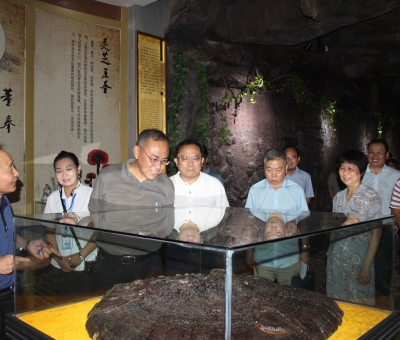 九江職業(yè)大學(xué)黨委書記，市教育局黨委書記、局長熊穎蒞臨仙客來公司走訪調(diào)研