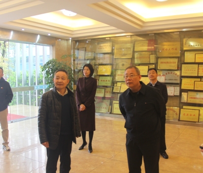 國(guó)家稅務(wù)總局九江市稅務(wù)局黨委副書記、副局長(zhǎng)孫暉等領(lǐng)導(dǎo)蒞臨仙客來(lái)公司調(diào)研