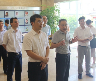 省委統(tǒng)戰(zhàn)部副部長(zhǎng)、省社會(huì)主義學(xué)院黨組書(shū)記易軍一行蒞臨仙客來(lái)公司考察調(diào)研