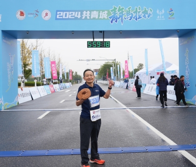 仙客來(lái)靈芝助力共青馬拉松 董事長(zhǎng)潘新華完成全程馬拉松