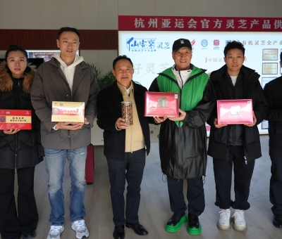 李永波羽毛球公開賽開賽 李永波教練與三位奧運冠軍走進(jìn)仙客來靈芝