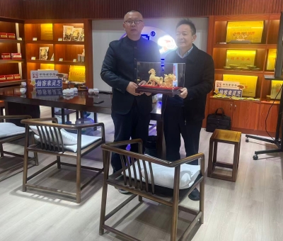 楊建軍到仙客來(lái)走訪慰問(wèn)